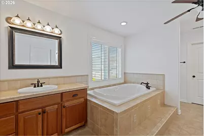 211 W Hazelnut Dr, Newberg, OR 97132 - Photo 21