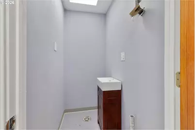 1225 W Main St, Medford, OR 97501 - Photo 43