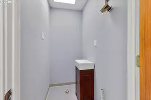 1225 W Main St, Medford, OR 97501 - Photo 43