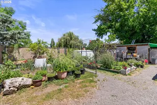 1225 W Main St, Medford, OR 97501 - Photo 23