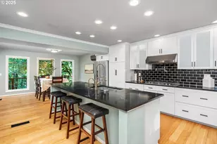 19661 Sun Cir, West Linn, OR 97068 - Photo 7