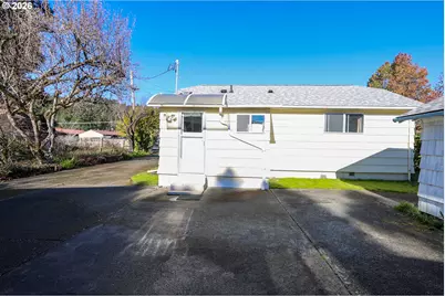 1271 W 11th St, Coquille, OR 97423 - Photo 21