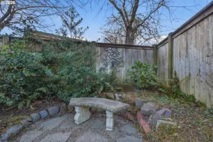 2215 NE Grandhaven St, McMinnville, OR 97128 - Photo 33