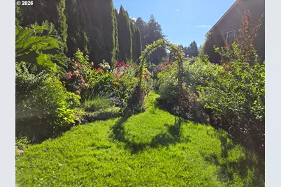 2215 NE Grandhaven St, McMinnville, OR 97128 - Photo 41