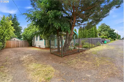 10612 SE Harold St, Portland, OR 97266 - Photo 5