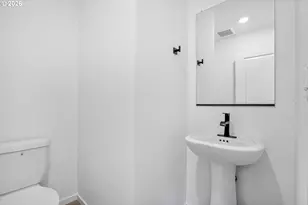 564 Upland Ave, Woodburn, OR 97071 - Photo 7