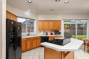575 NW Blueridge Ct, Beaverton, OR 97006 - Photo 11