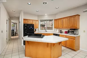 575 NW Blueridge Ct, Beaverton, OR 97006 - Photo 9