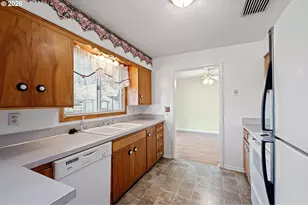 630 S 3rd St, Cottage Grove, OR 97424 - Photo 21