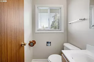 630 S 3rd St, Cottage Grove, OR 97424 - Photo 33