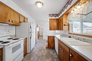 630 S 3rd St, Cottage Grove, OR 97424 - Photo 17