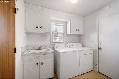 630 S 3rd St, Cottage Grove, OR 97424 - Photo 35