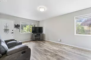 2237 SE 139th Ave, Portland, OR 97233 - Photo 5