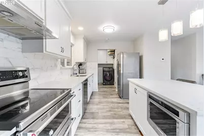 2237 SE 139th Ave, Portland, OR 97233 - Photo 9