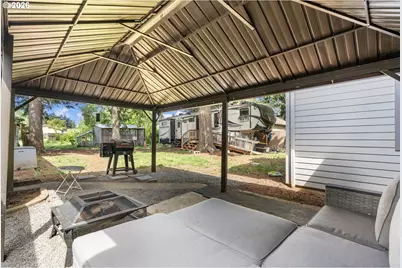 2237 SE 139th Ave, Portland, OR 97233 - Photo 25