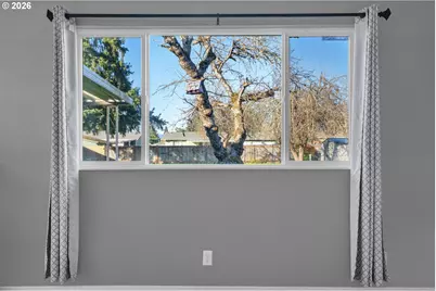 520 S 51st Pl, Springfield, OR 97478 - Photo 9