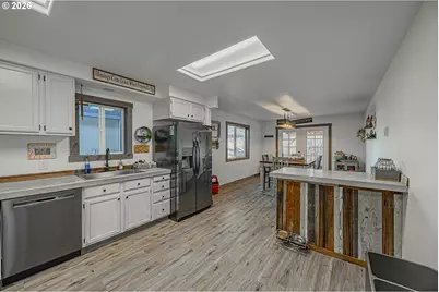 975 Augustine Ave, Coos Bay, OR 97420 - Photo 11