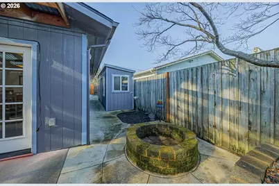 975 Augustine Ave, Coos Bay, OR 97420 - Photo 33