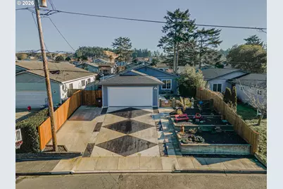 975 Augustine Ave, Coos Bay, OR 97420 - Photo 1