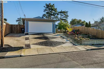 975 Augustine Ave, Coos Bay, OR 97420 - Photo 3