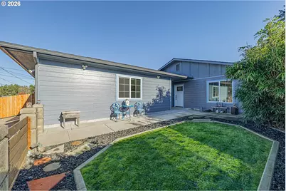 975 Augustine Ave, Coos Bay, OR 97420 - Photo 5