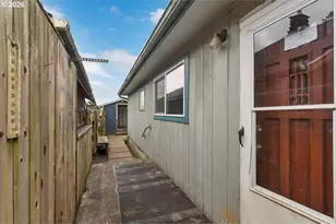 4634 SE Lee Ave, Lincoln City, OR 97367 - Photo 29