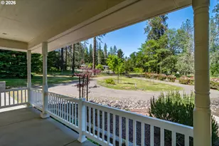 982 Doerner Rd, Roseburg, OR 97471 - Photo 3