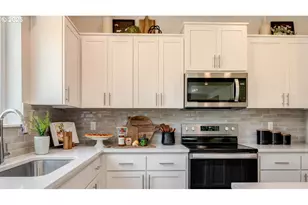 9409 SE Crystal Rose St, Happy Valley, OR 97086 - Photo 9