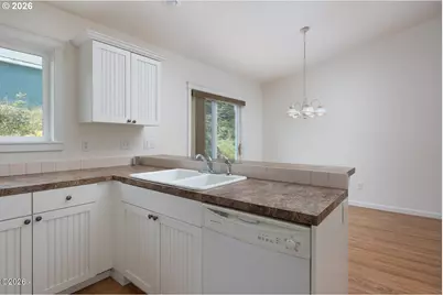 539 SE Neptune Ave, Lincoln City, OR 97367 - Photo 11