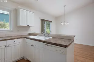 539 SE Neptune Ave, Lincoln City, OR 97367 - Photo 11