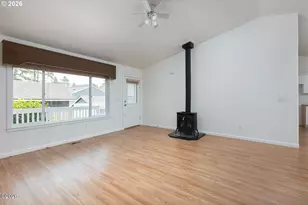 539 SE Neptune Ave, Lincoln City, OR 97367 - Photo 5