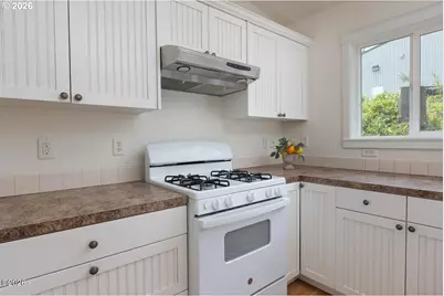 539 SE Neptune Ave, Lincoln City, OR 97367 - Photo 9