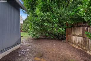 3306 NE Holman St, Portland, OR 97211 - Photo 31