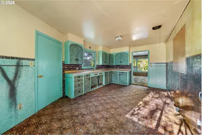 381 SE Gregory Dr, Winston, OR 97496 - Photo 13