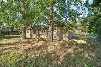 381 SE Gregory Dr, Winston, OR 97496 - Photo 3