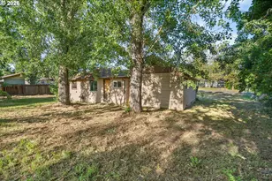 381 SE Gregory Dr, Winston, OR 97496 - Photo 3