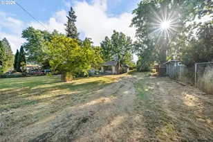 381 SE Gregory Dr, Winston, OR 97496 - Photo 23