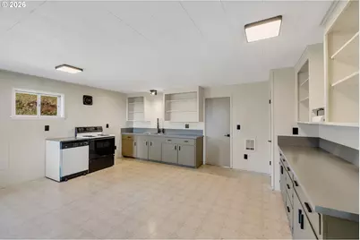 990 Skyline Dr, Tillamook, OR 97141 - Photo 31