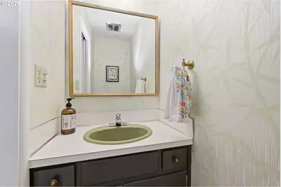 610 Empress Ave, Eugene, OR 97405 - Photo 21