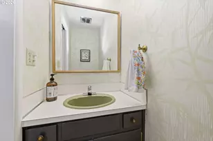 610 Empress Ave, Eugene, OR 97405 - Photo 21