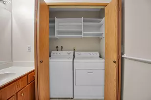12506 SE Stark St, Portland, OR 97233 - Photo 25