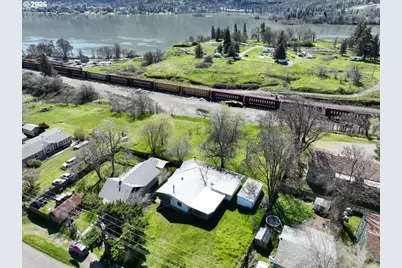 716 Washington St, Lyle, WA 98635 - Photo 13