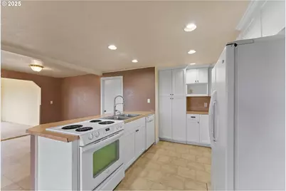 1183 Lookingglass Rd, Roseburg, OR 97471 - Photo 13