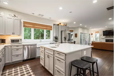 250 W St James Pl, Longview, WA 98632 - Photo 5