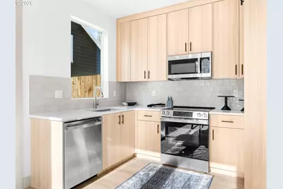 1251 SW Hume Ct, Portland, OR 97219 - Photo 5