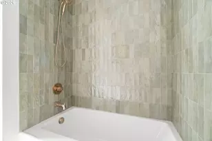 2530 NE Dekum St, Portland, OR 97211 - Photo 11