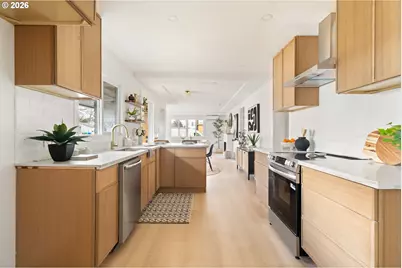 2530 NE Dekum St, Portland, OR 97211 - Photo 9