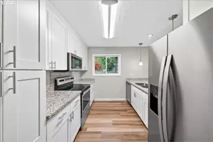 11257 SW Springwood Dr, Portland, OR 97223 - Photo 9