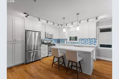 2013 NE 10th Ave #E, Portland, OR 97212 - Photo 15