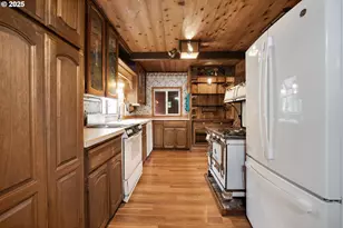 37564 Labiske Ln, Astoria, OR 97103 - Photo 9